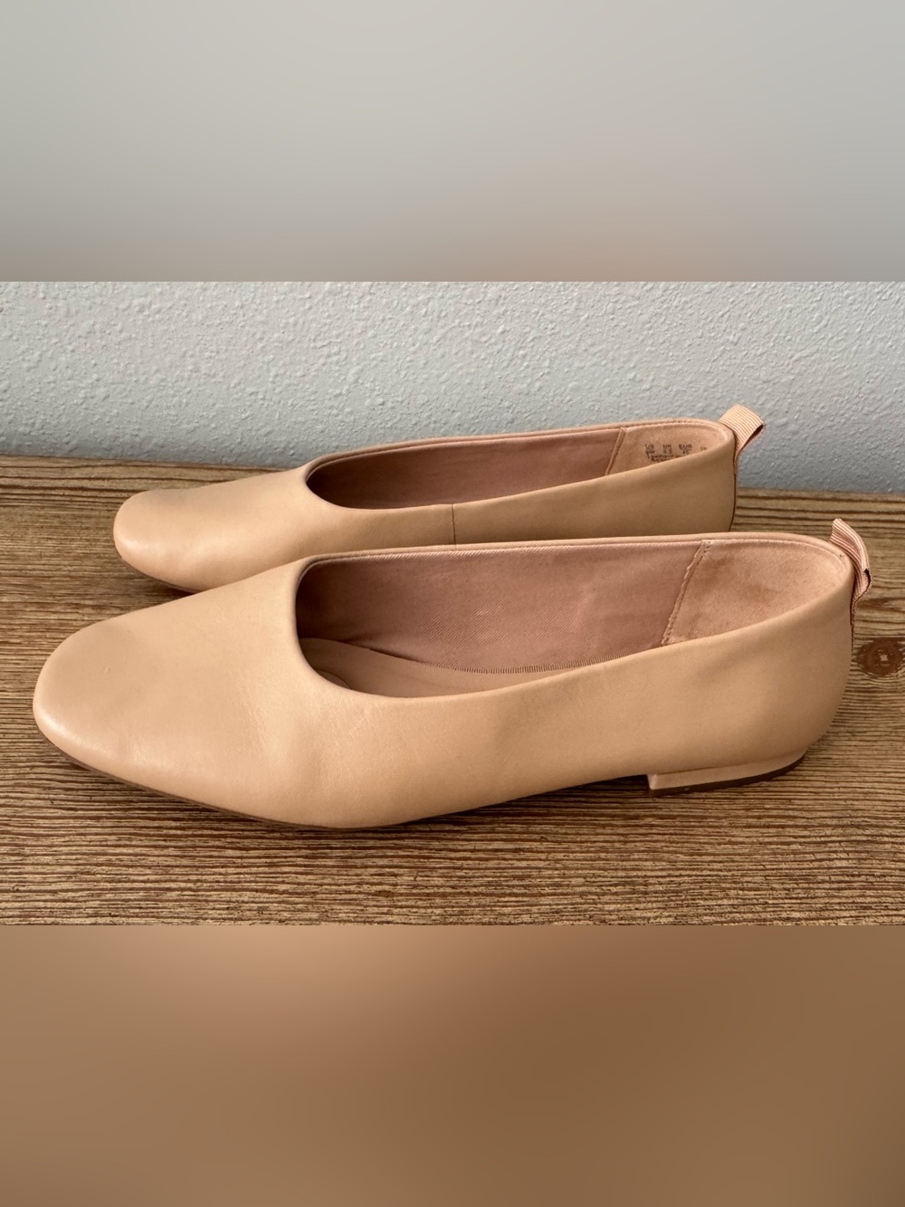 Women’s Franco Sarto 9 Wide slip on “Flexa” beige leather flats dress shoes